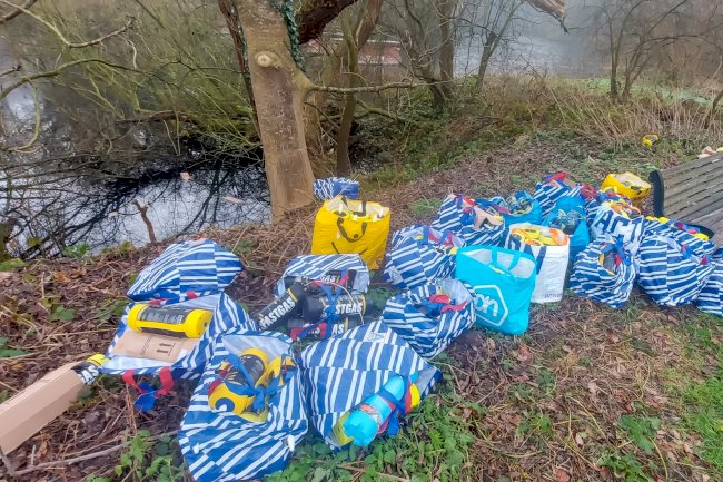 Merksem Kalesi’nde 50 poşet gülme gazı tüpü bulundu