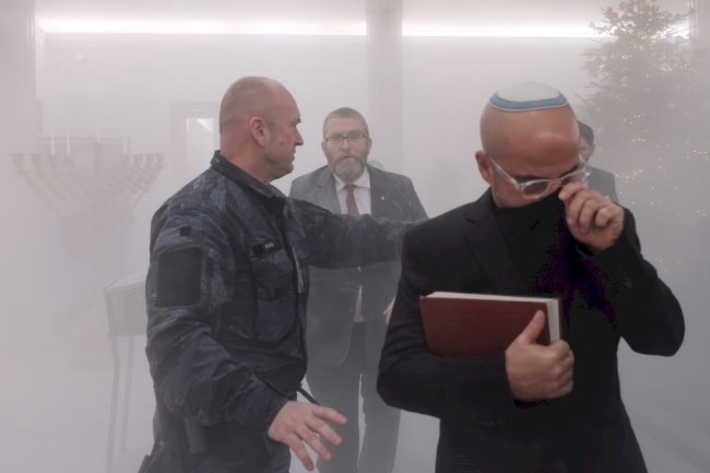 Polonyalı AP üyesi Holokost anma törenini engelledi, salondan çıkarıldı