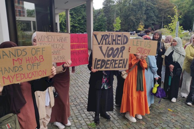 Doğu Flandra’da eyalet okullarında başörtüsü yasağı onaylandı