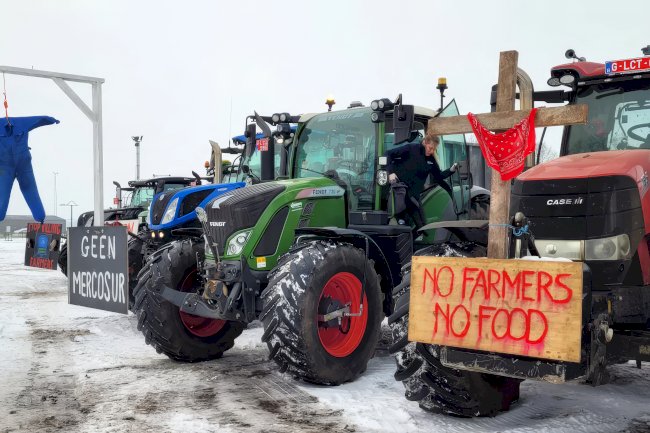 Valon çiftçilerden Mercosur anlaşmasına sert tepki: Brüksel çevre yolu ve otoyollar bloke edildi