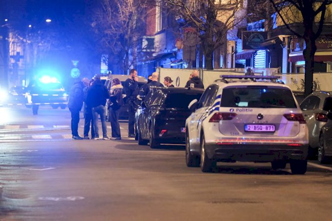 Sint-Joost-ten-Node’da ölümlü silahlı saldırı: Tanık dört el silah sesi duydu, saldırganlar Scooter’la kaçtı