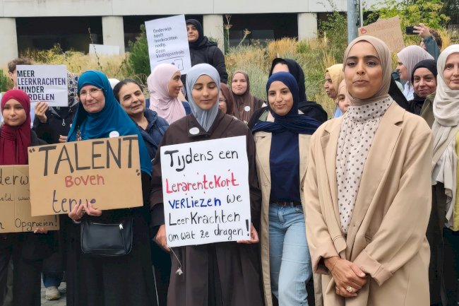 Belçika’da başörtüsü nedeniyle işten çıkarılan öğretmene sendikadan destek