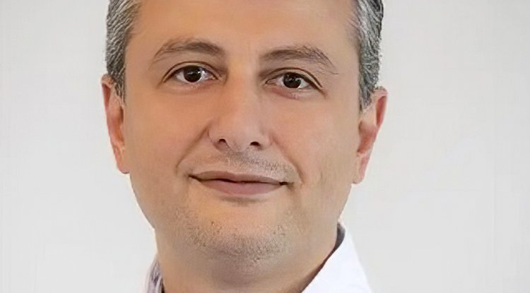 İslam karşıtı belediye başkanı Türk kökenli cerrah tarafından kurtarıldı: “Gerçekliğin aynası”
