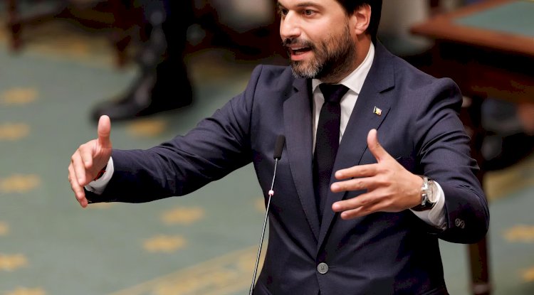 MR Başkanı Bouchez’in aracında usulsüz engelli kartı: 26 ceza, bir skandal