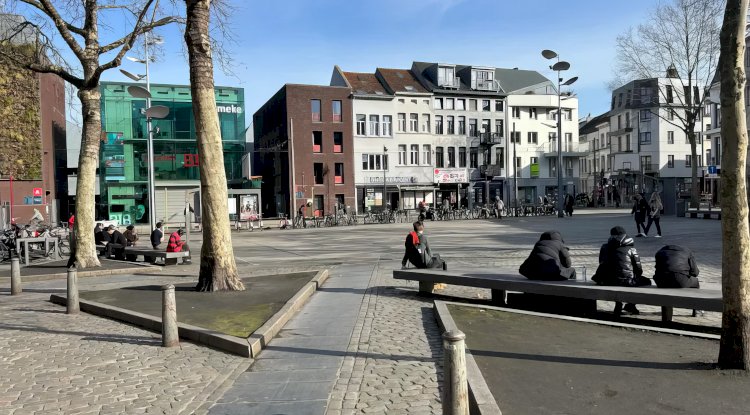 Antwerpen’de tartışmalı meydan: De Coninckplein sosyal sorunlar ve dayanışma girişimleri arasında