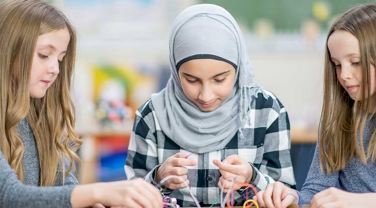 Avusturya’da başörtüsü yasağı yürürlüğe giriyor: Öğretmenlere sorumluluk, okullara sınırlı destek