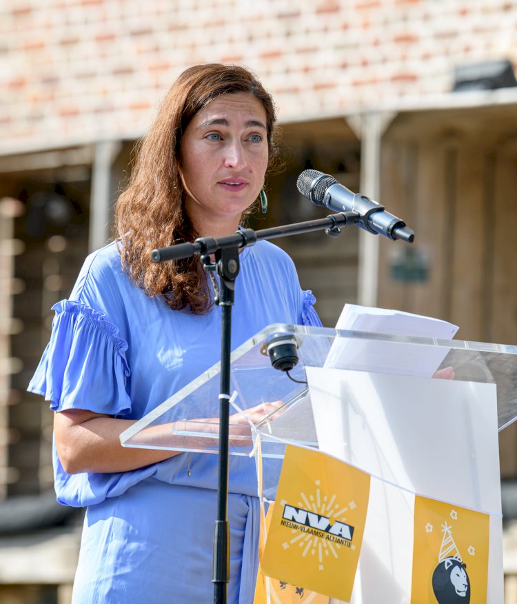 Zuhal Demir: 'Eğitimde başörtüsü takılmamalı, bu modern bir yaklaşımdır'