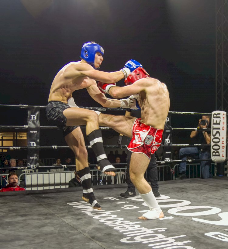 Türk gençleri Belçika’daki kickboks gala maçlarında zirveye çıktı