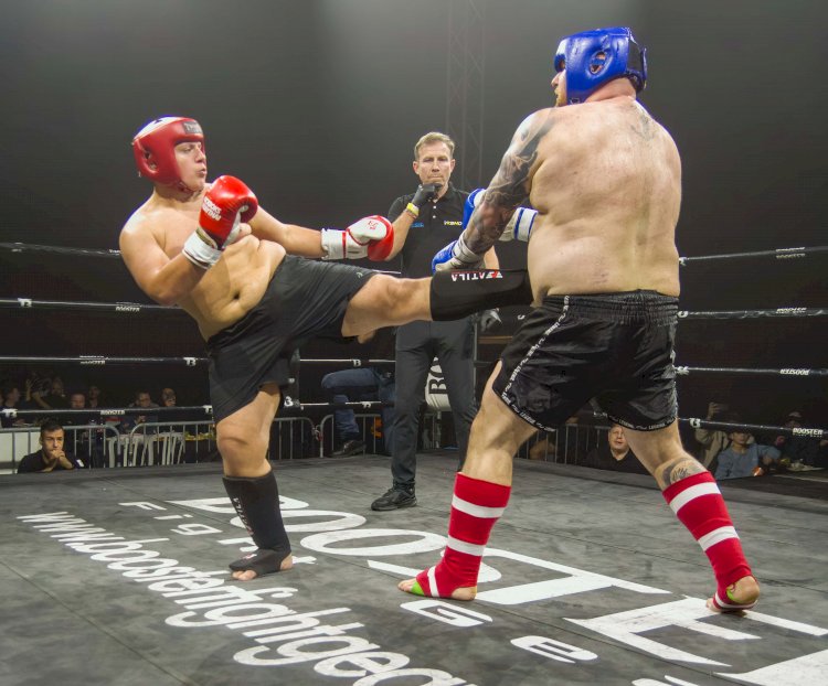 Türk gençleri Belçika’daki kickboks gala maçlarında zirveye çıktı