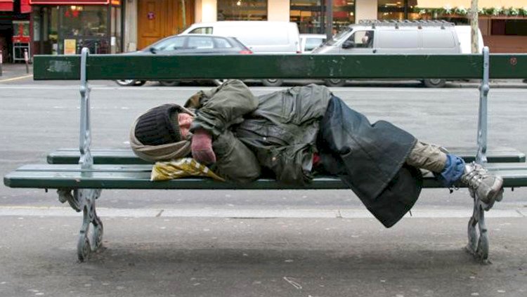 Flaman Bölgesi’nde evsizlik krizi derinleşiyor: 21 bini aştı, gençler ve çocuklar risk altında