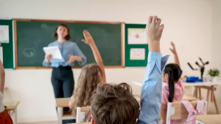 Flaman Bölgesi'nde her 3 öğretmenden 1'i sınıfta radikalleşmeyle karşılaştı: Hükümet eylem planını onayladı