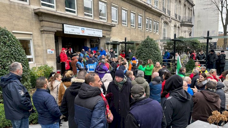 Sint-Joost’ta yıl sonu ikramiyesi krizi: Belediye meclisi protestolarla gerildi