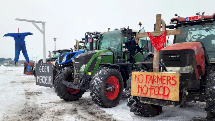 Valon çiftçilerden Mercosur anlaşmasına sert tepki: Brüksel çevre yolu ve otoyollar bloke edildi