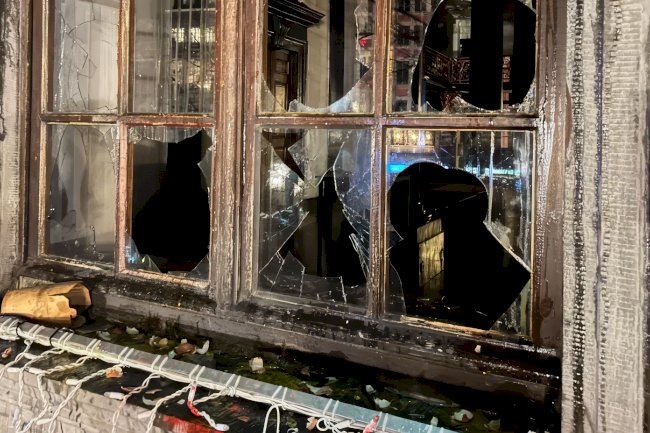 Liège’de Bouchez protestosu şiddete dönüştü: Belediye binasına saldırı, 8 gözaltı, 2 polis yaralı