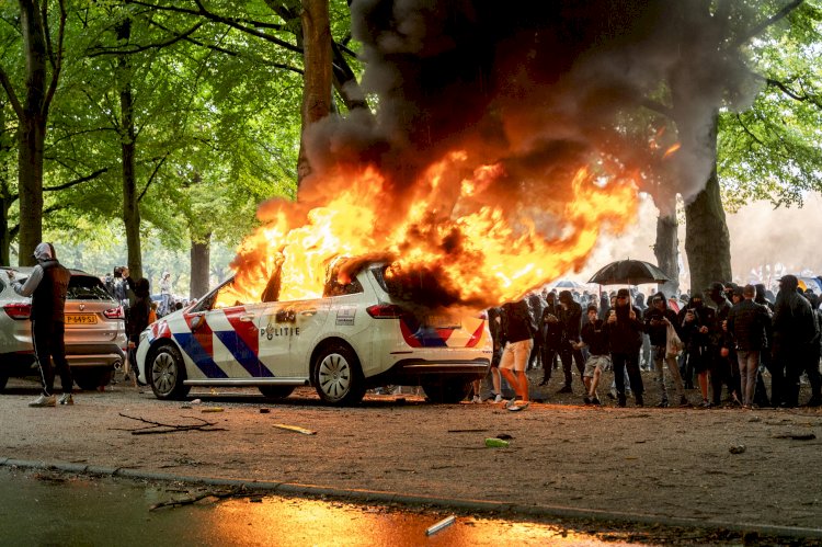 Şiddetli göçmen karşıtı gösteri Lahey'i yıprattı