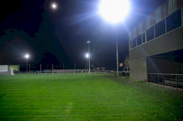 Turkse Rangers'ta bir ilk: Saha ışıklandırıldı, artık akşam maçları oynanacak