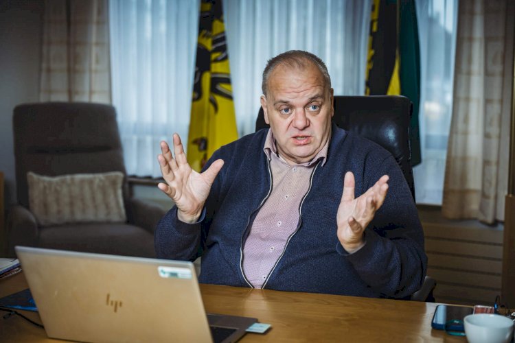 Ninove Belediye Başkanı D’haeseleer’den tepki çeken yasak: “Şehir dergisinde başörtülü fotoğraflara yer yok”